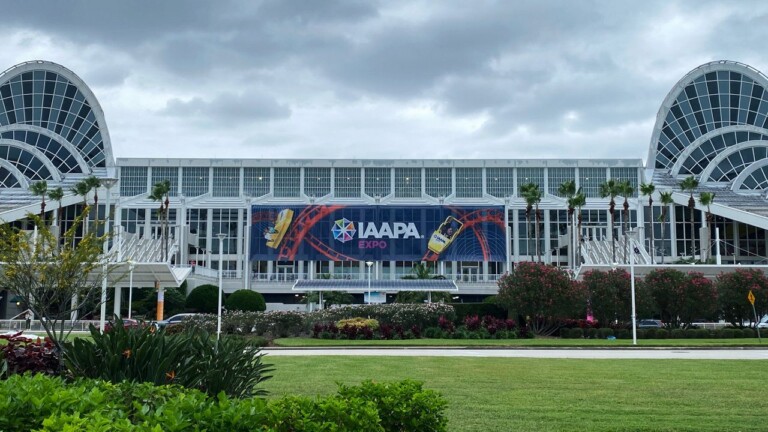 111523_n13_iaapa_expo_sign_attr